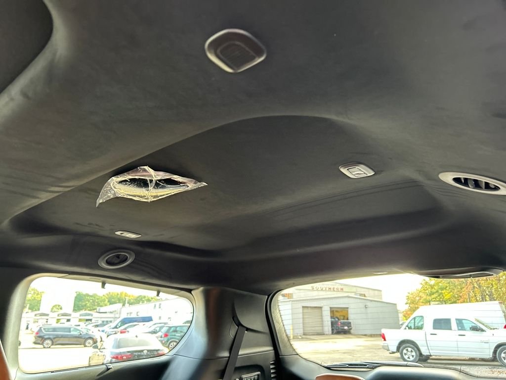 Used 2026 White Chrysler Pinnacle image 29