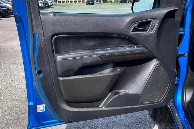Used 2022 Blue GMC Elevation image 17