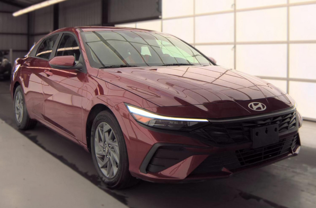 Certified Used 2025 Red Hyundai Blue image 2