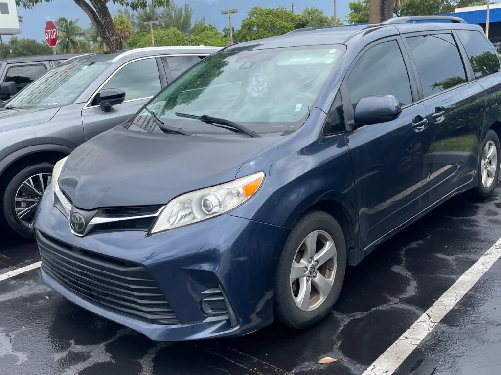 2020 Toyota Sienna LE