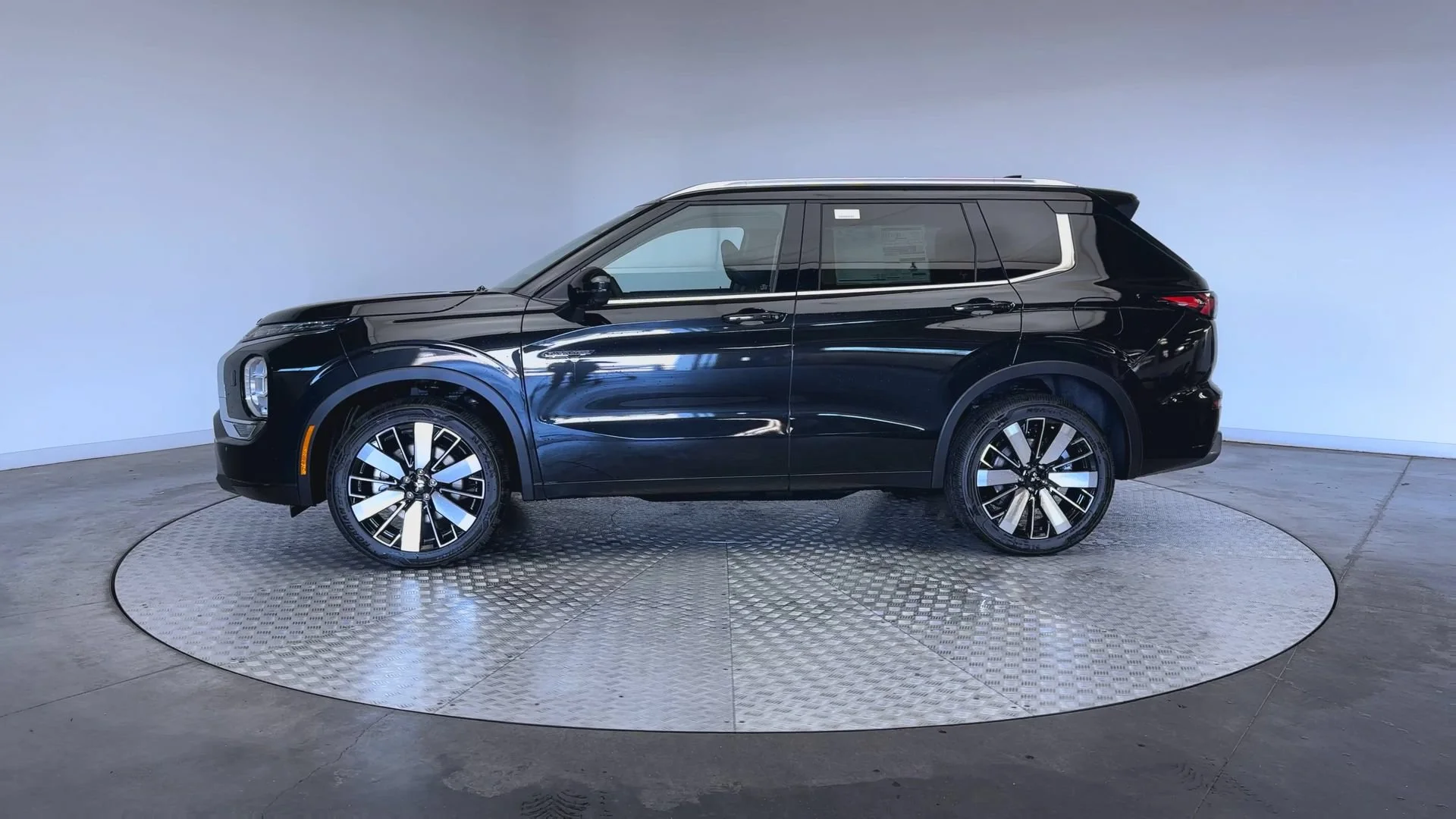 New 2026 Black Diamond Mitsubishi SEL image 5