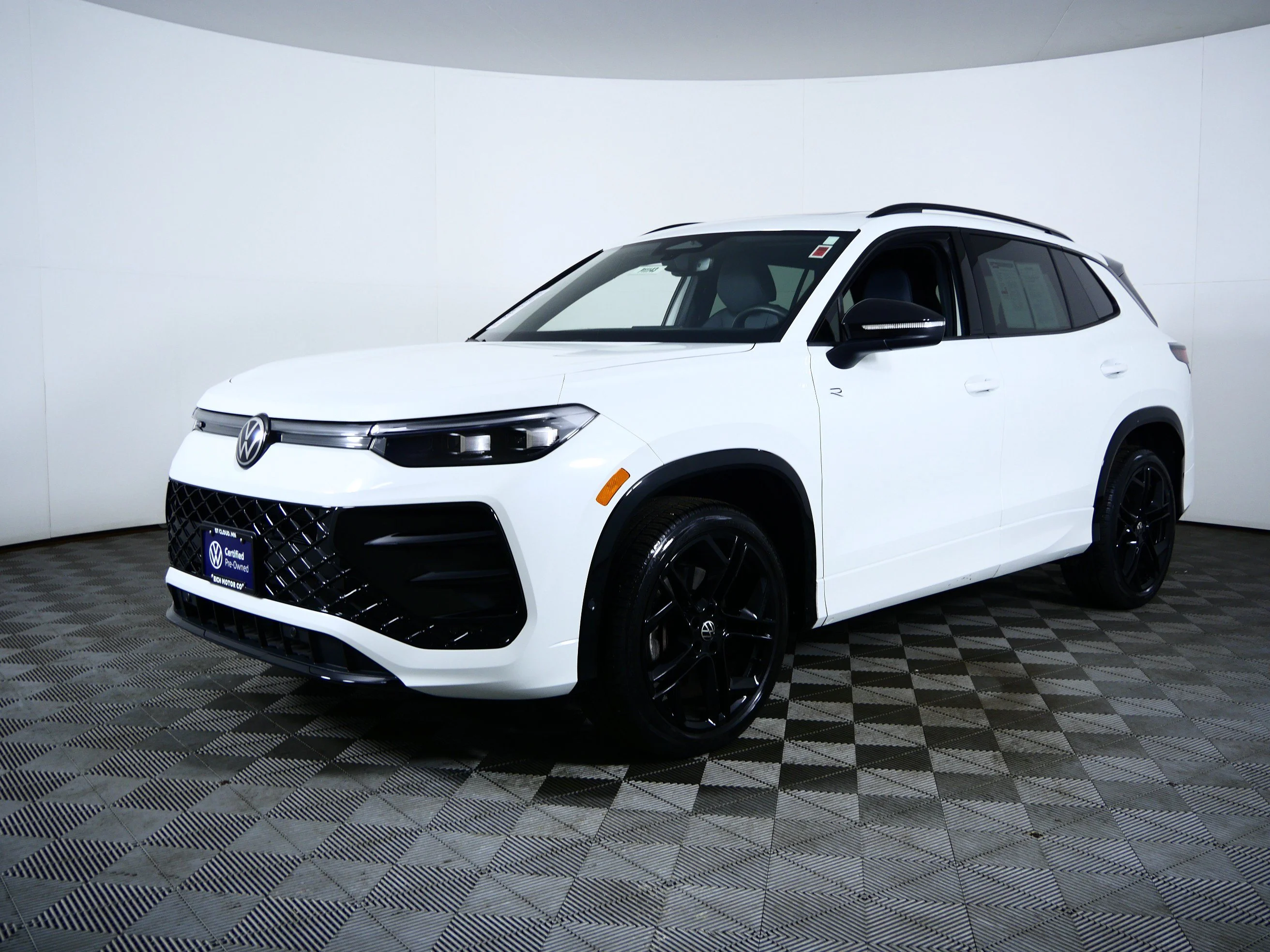Certified Used 2025 OPAL WHITE PEAR Volkswagen SE R-Line Black image 3