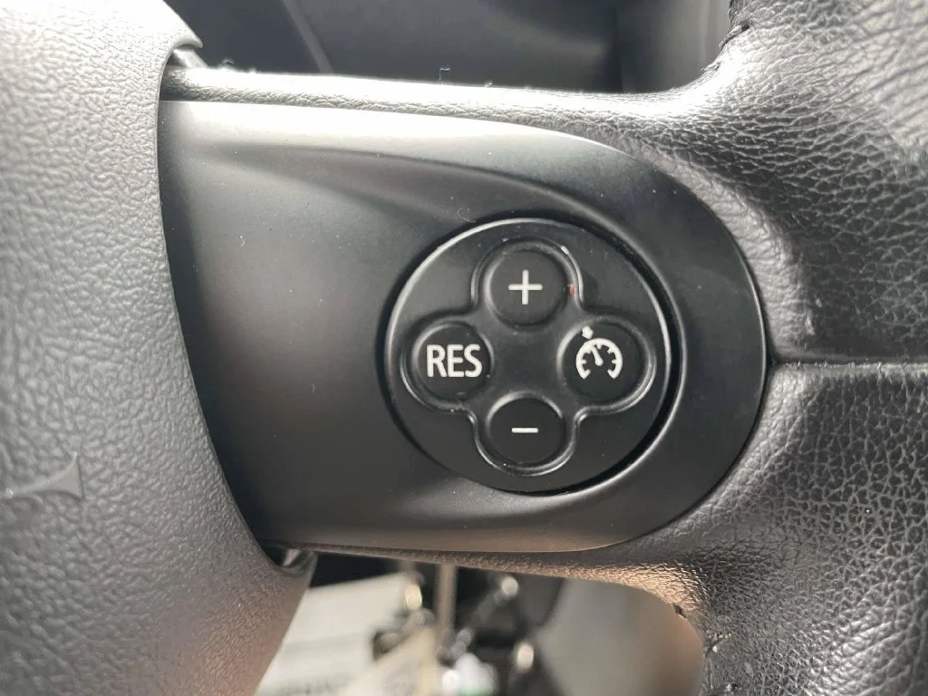 Used 2013 Blue MINI Base image 23
