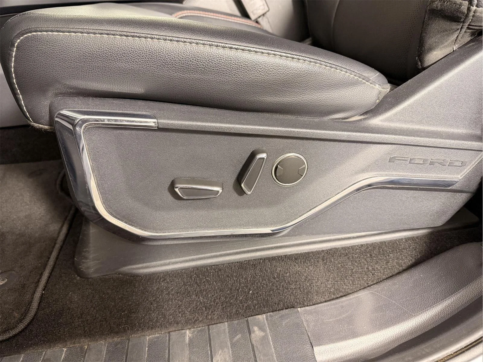 Used 2022 Space White Ford LARIAT image 14