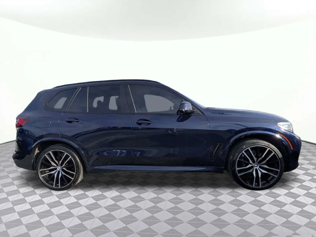 Used 2021 Blue BMW M50i image 2