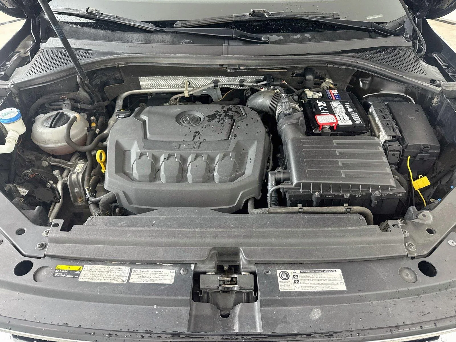 Used 2018 Deep Black Pearl Metallic Volkswagen SE image 28