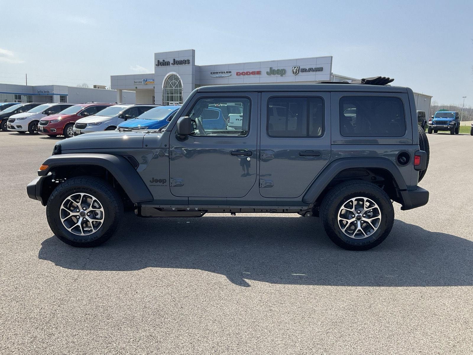 New 2026 Anvil Clearcoat Jeep Sport S image 4