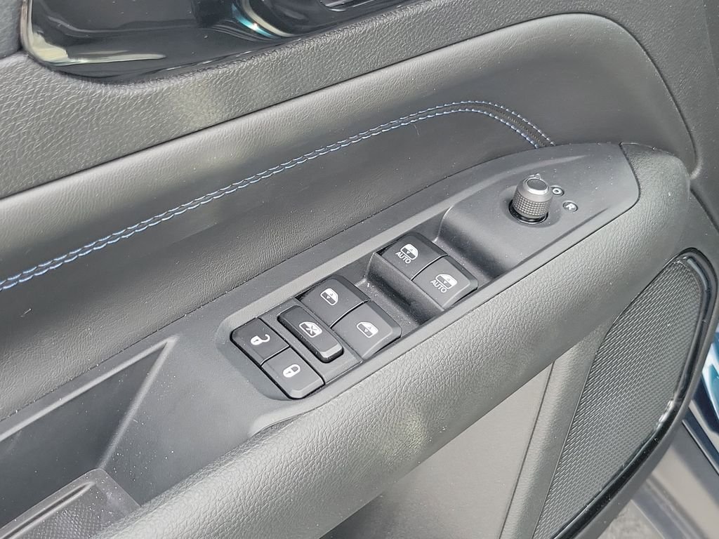 New 2026 Fathom Blue Pearl Coat Jeep Latitude image 18