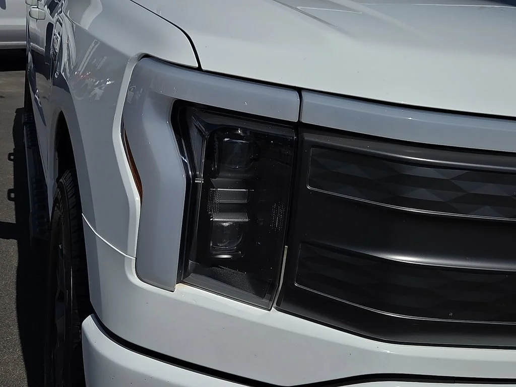 2023 Ford F-150 Lightning Lariat - Photo 7