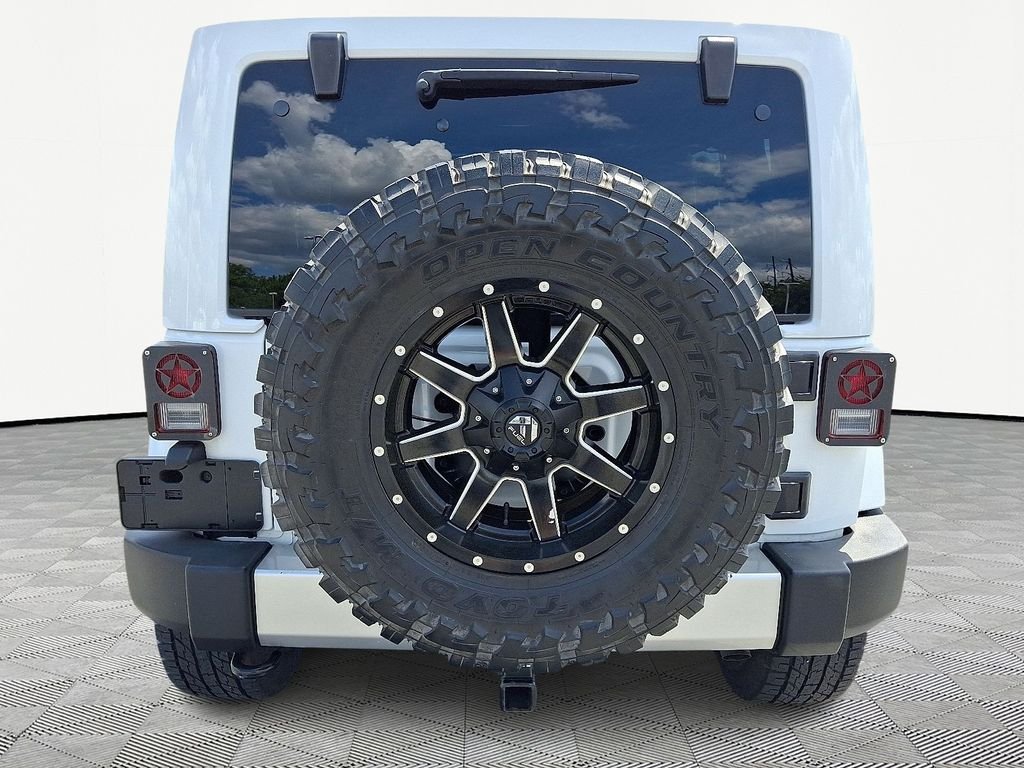 Used 2017 White Jeep Unlimited Sahara image 6