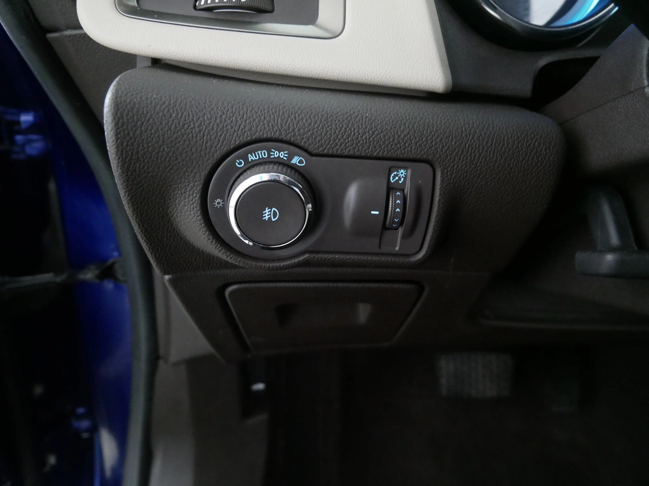 Used 2013 Luxo Blue Metallic Buick  image 26