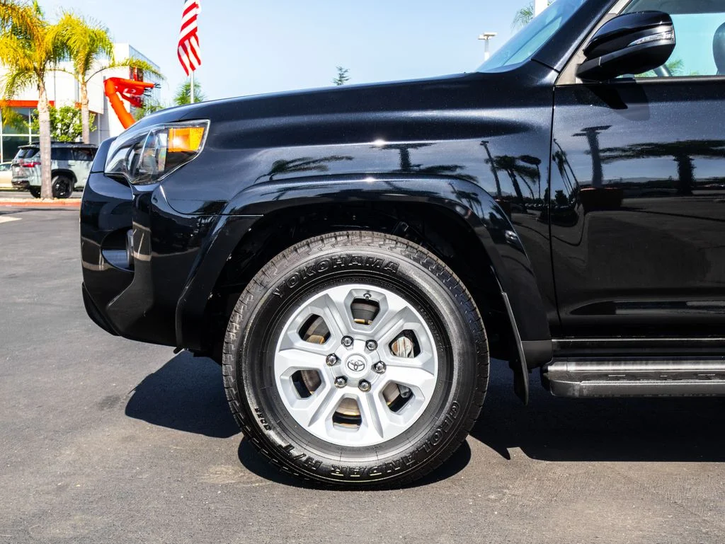 Used 2016 Black Toyota SR5 Premium image 5