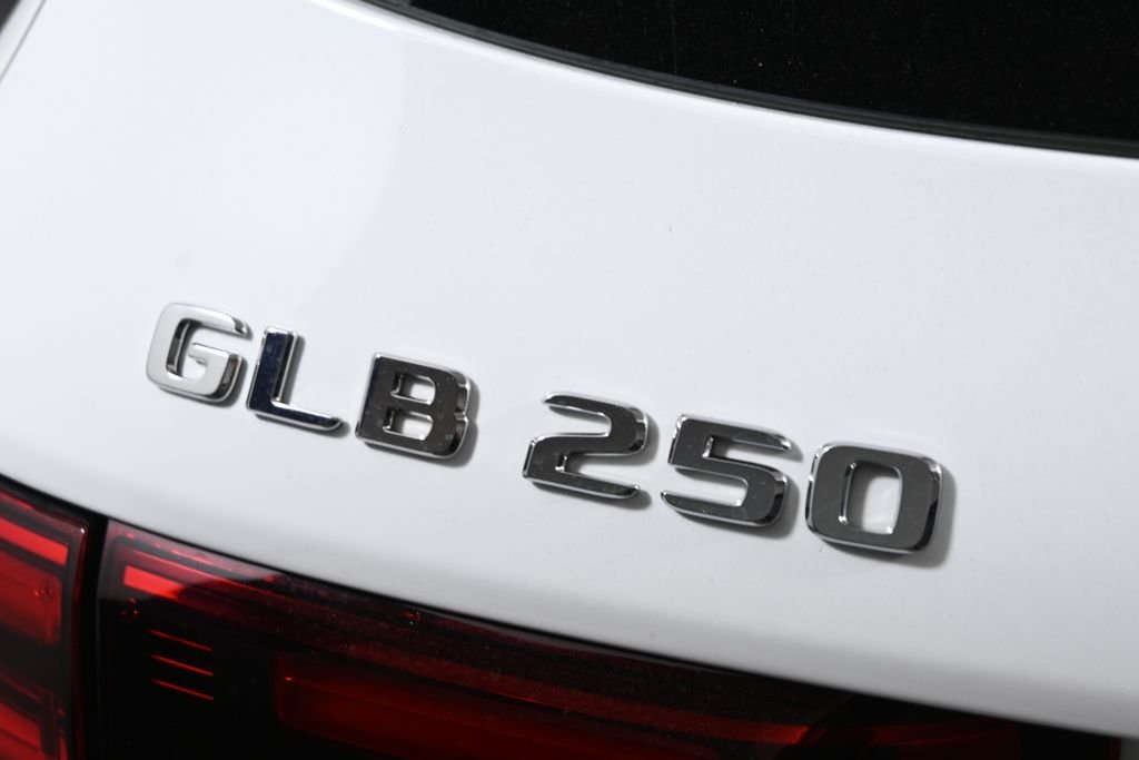 Used 2026 Polar White Mercedes-Benz GLB 250 image 37