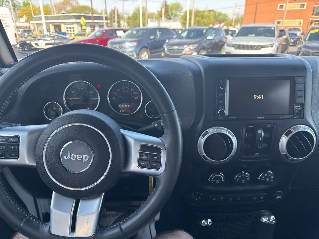 Used 2016 White Jeep Unlimited Rubicon image 3