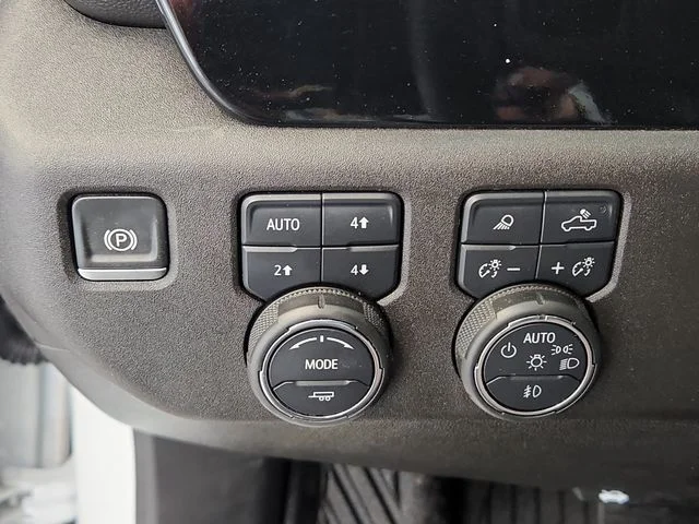Used 2025 White Chevrolet LT image 30