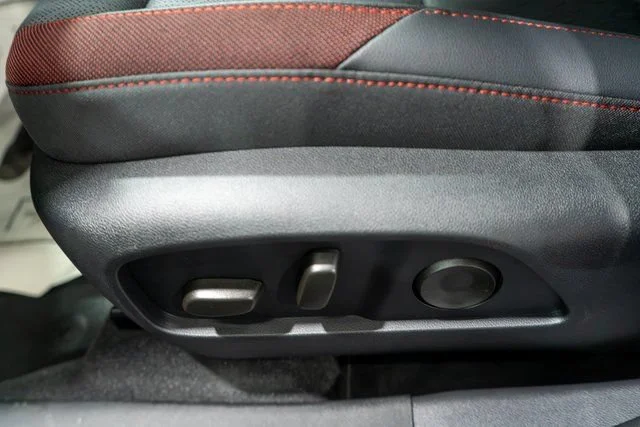 2027 Chevrolet Equinox RS - Photo 16
