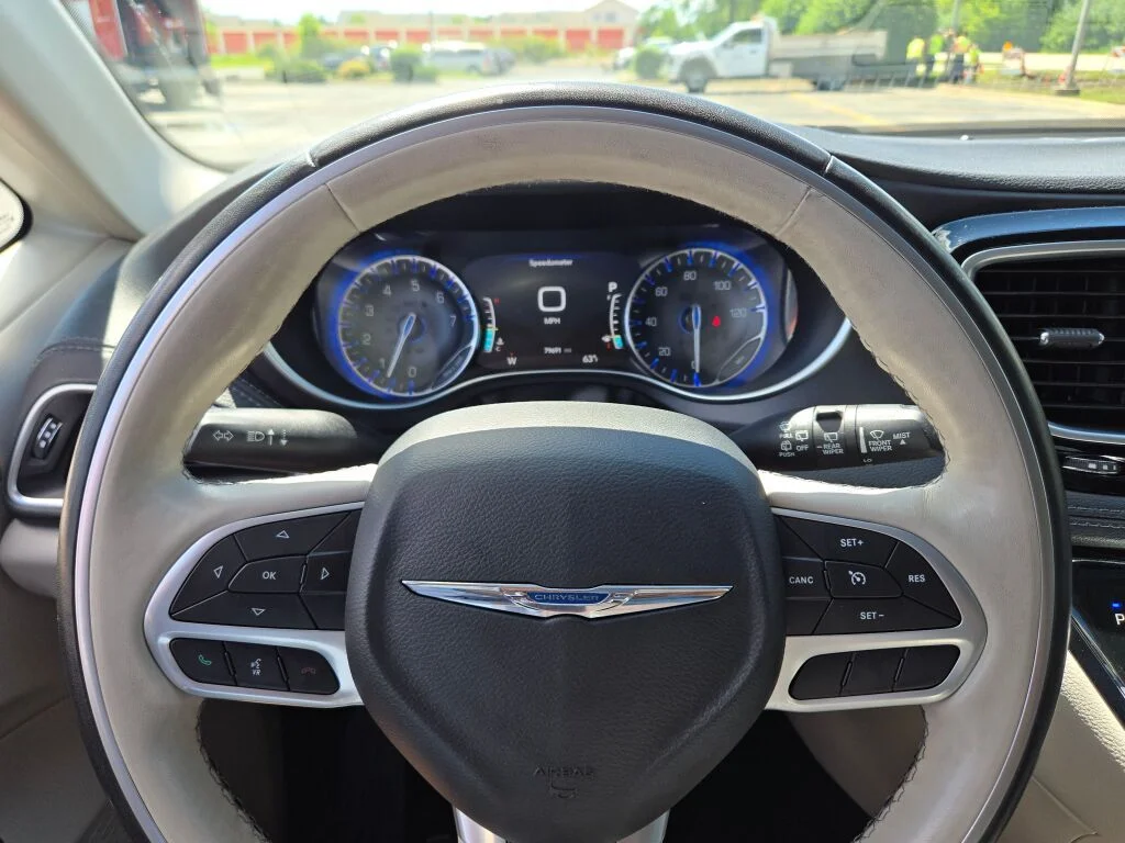 Used 2020 Black Chrysler Limited image 35