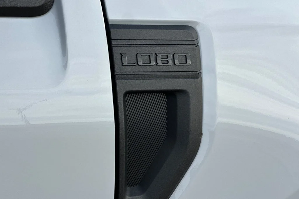 New 2026 Space White Metallic Ford Lobo High image 26