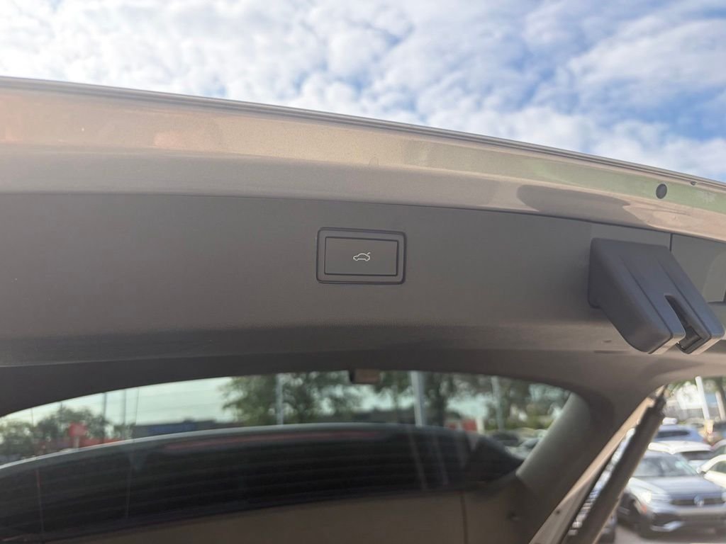 New 2026 Pyrite Silver Metallic Volkswagen 2.0T SE image 25