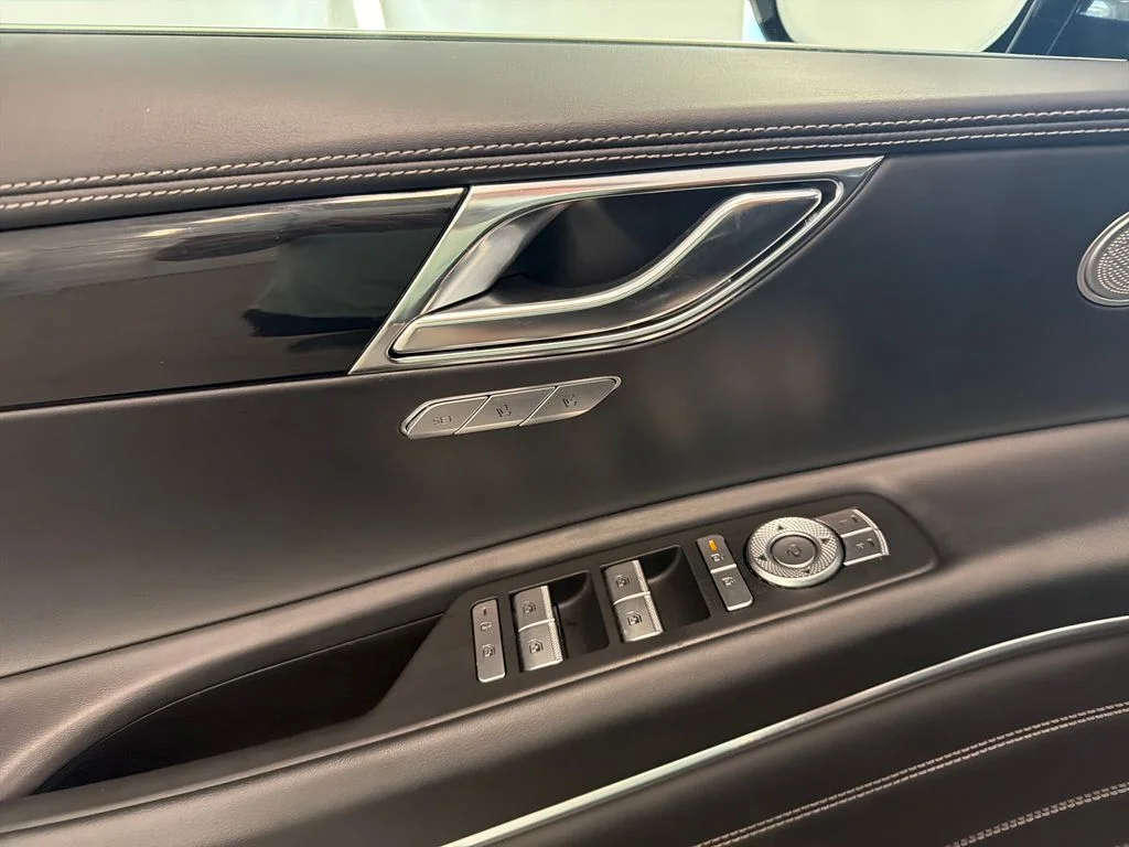 Used 2025 Black Genesis 2.5T image 13