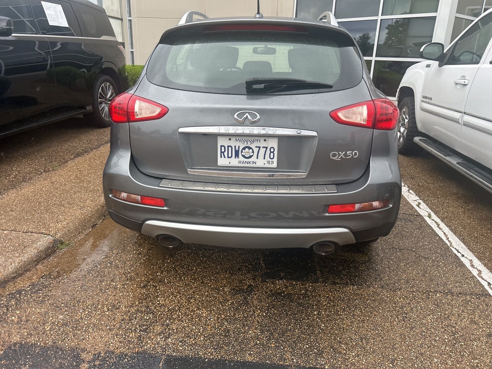 Used 2017 Gray INFINITI Base image 12