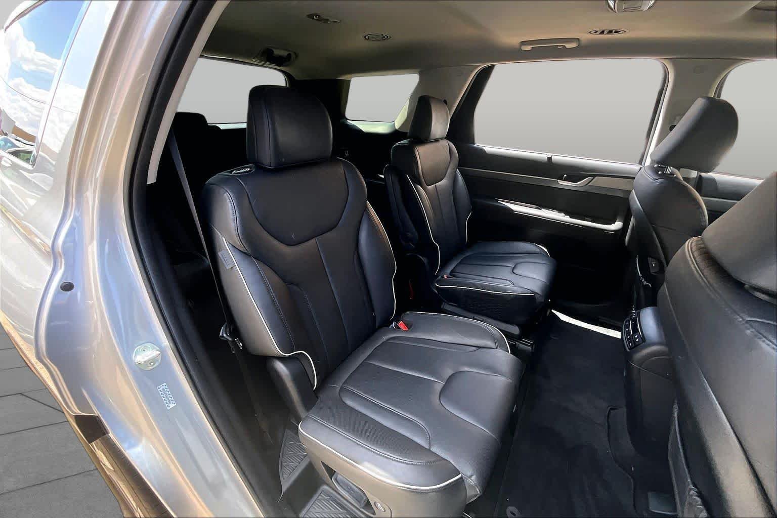 Used 2025 Typhoon Silver Hyundai SEL Premium 7P image 19