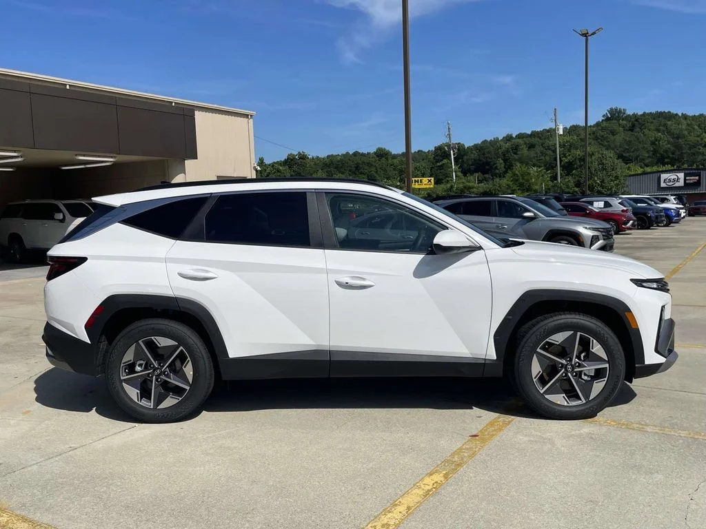 New 2026 White Hyundai SEL image 2
