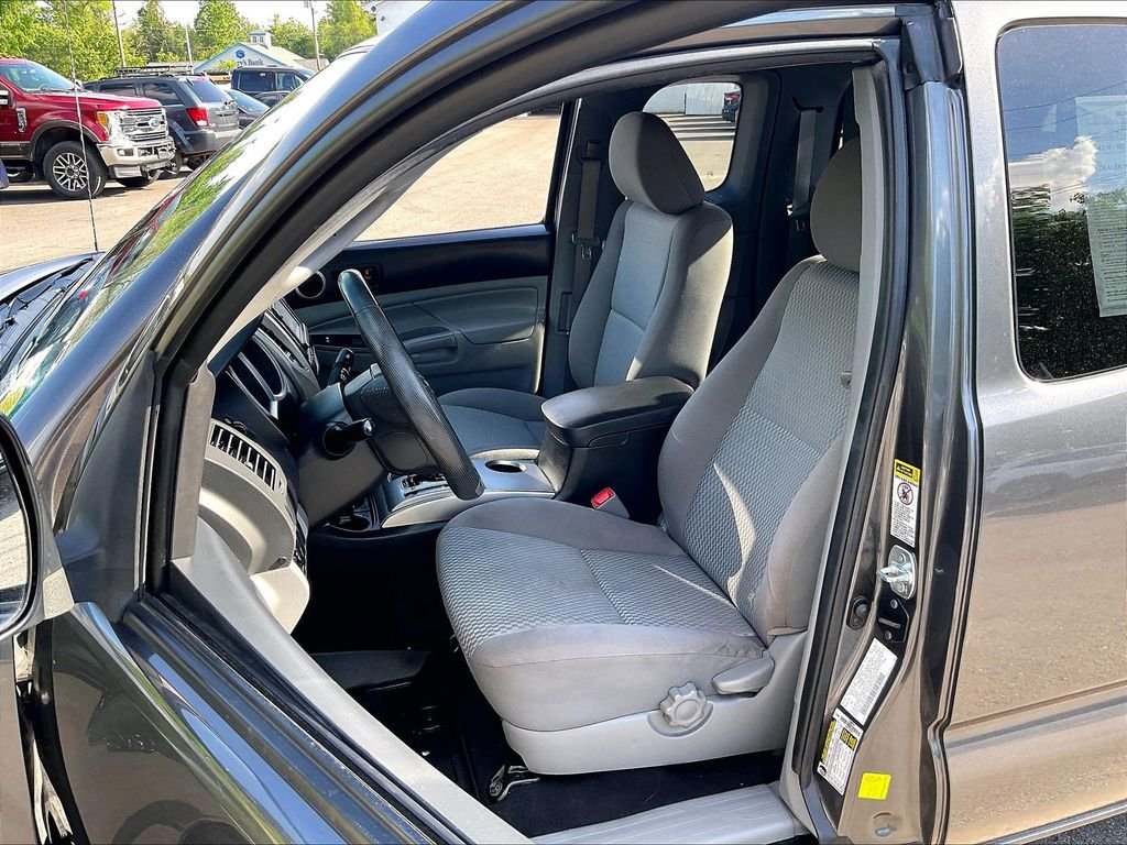 Used 2014 Gray Toyota Base image 10