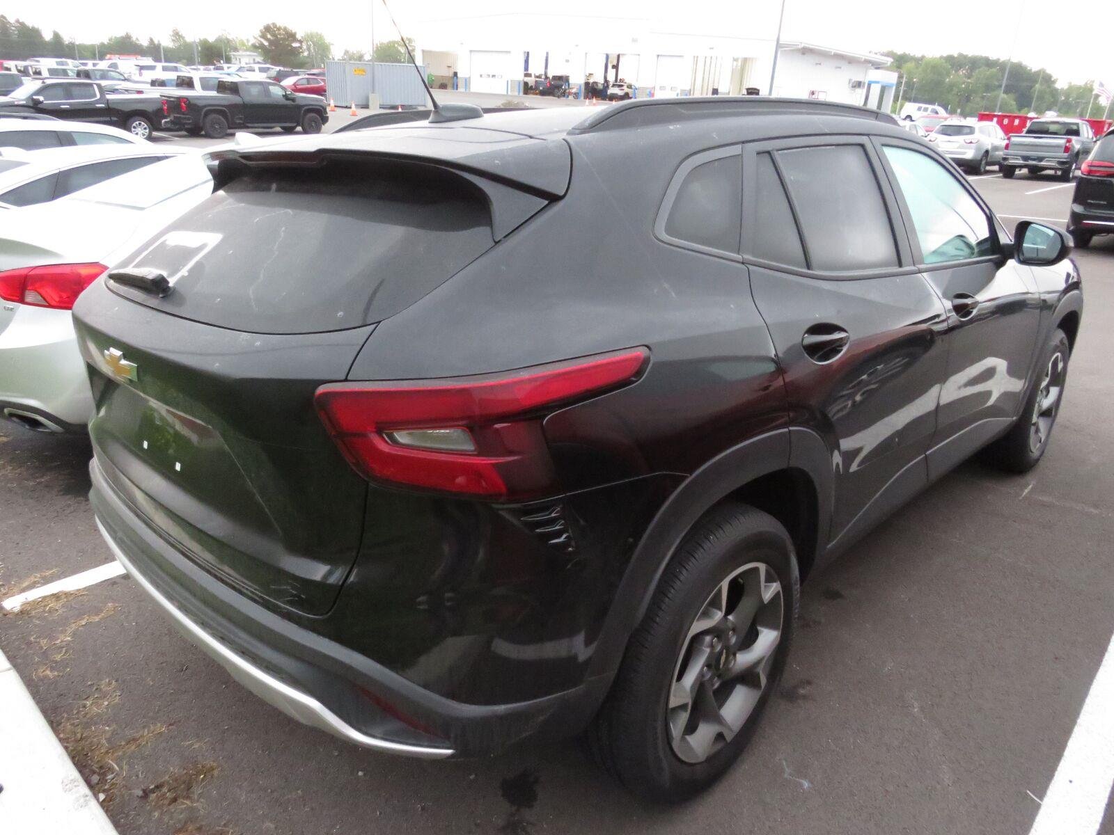 Used 2024 MOSAIC BLACK METALLIC CHEVROLET TRUCK  image 10