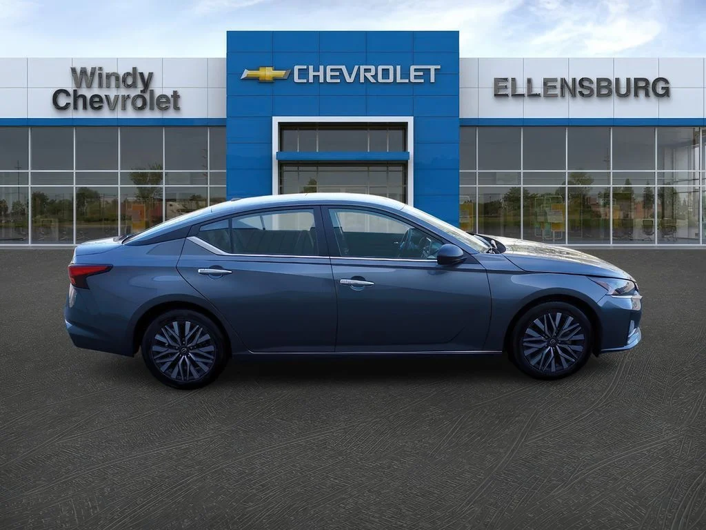 2025 Nissan Altima SV - Photo 8
