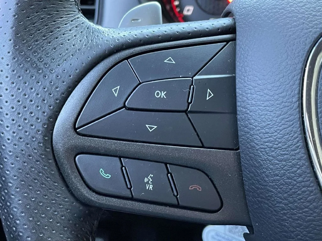 Used 2021 White Dodge SXT image 27