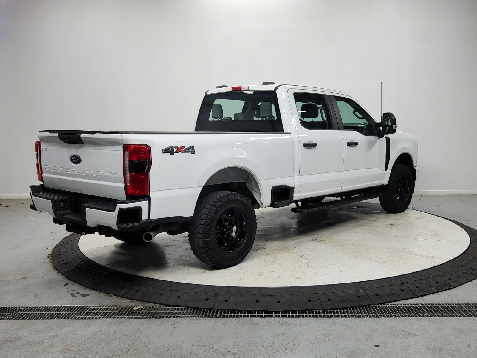 Used 2023 Oxford White Ford XL image 8