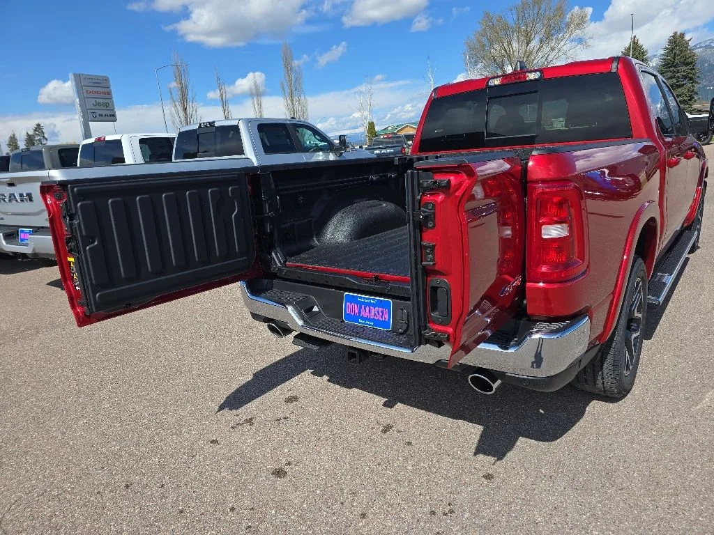 New 2026 Molten Red Pearl-Coat Exterior Paint RAM Laramie image 29