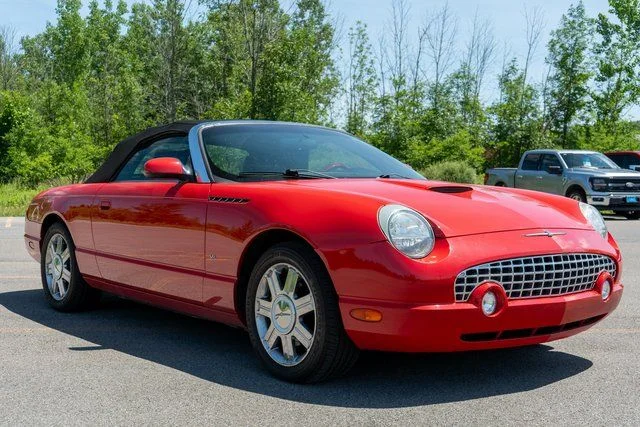 Used 2004 Red Ford Base image 4