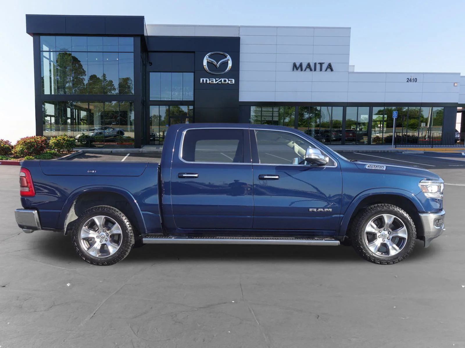 Used 2020 Patriot Blue Pearlcoat Ram Laramie image 2