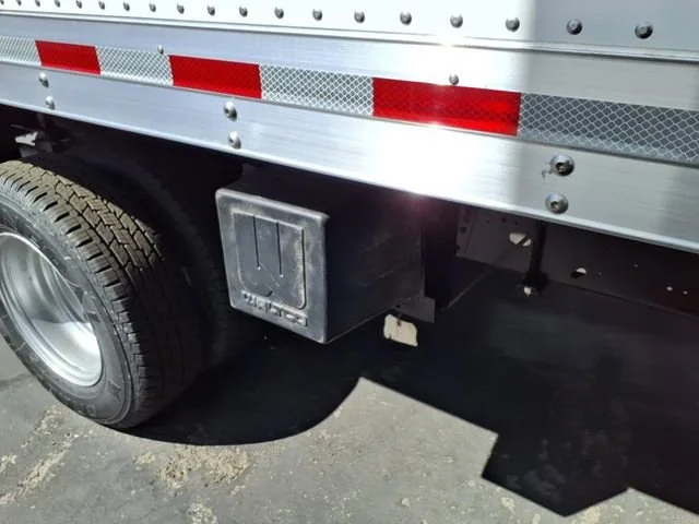 New 2025 Summit White GMC 1WT image 8
