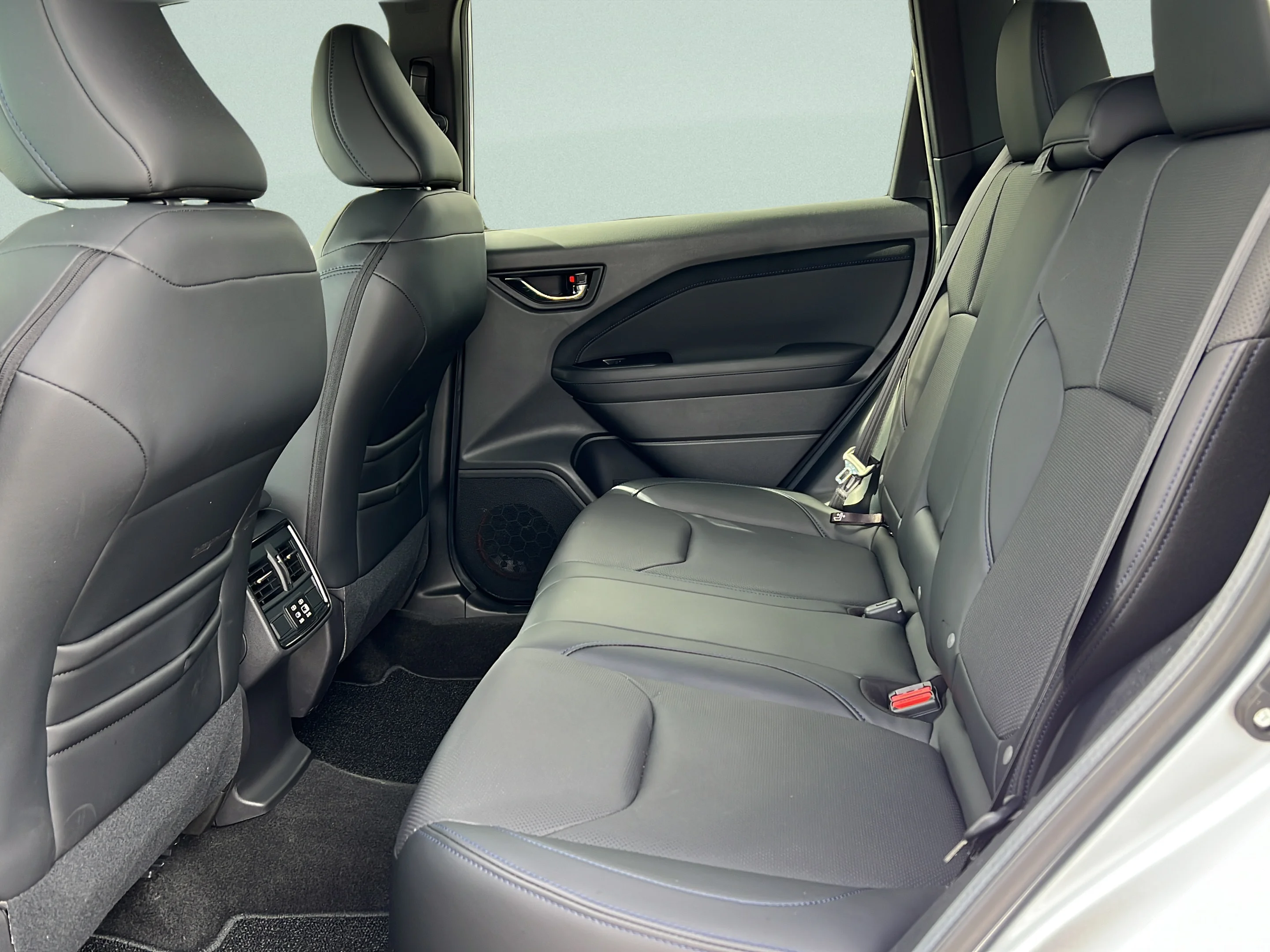 Used 2026 Ice Silver Metallic Subaru Limited image 13