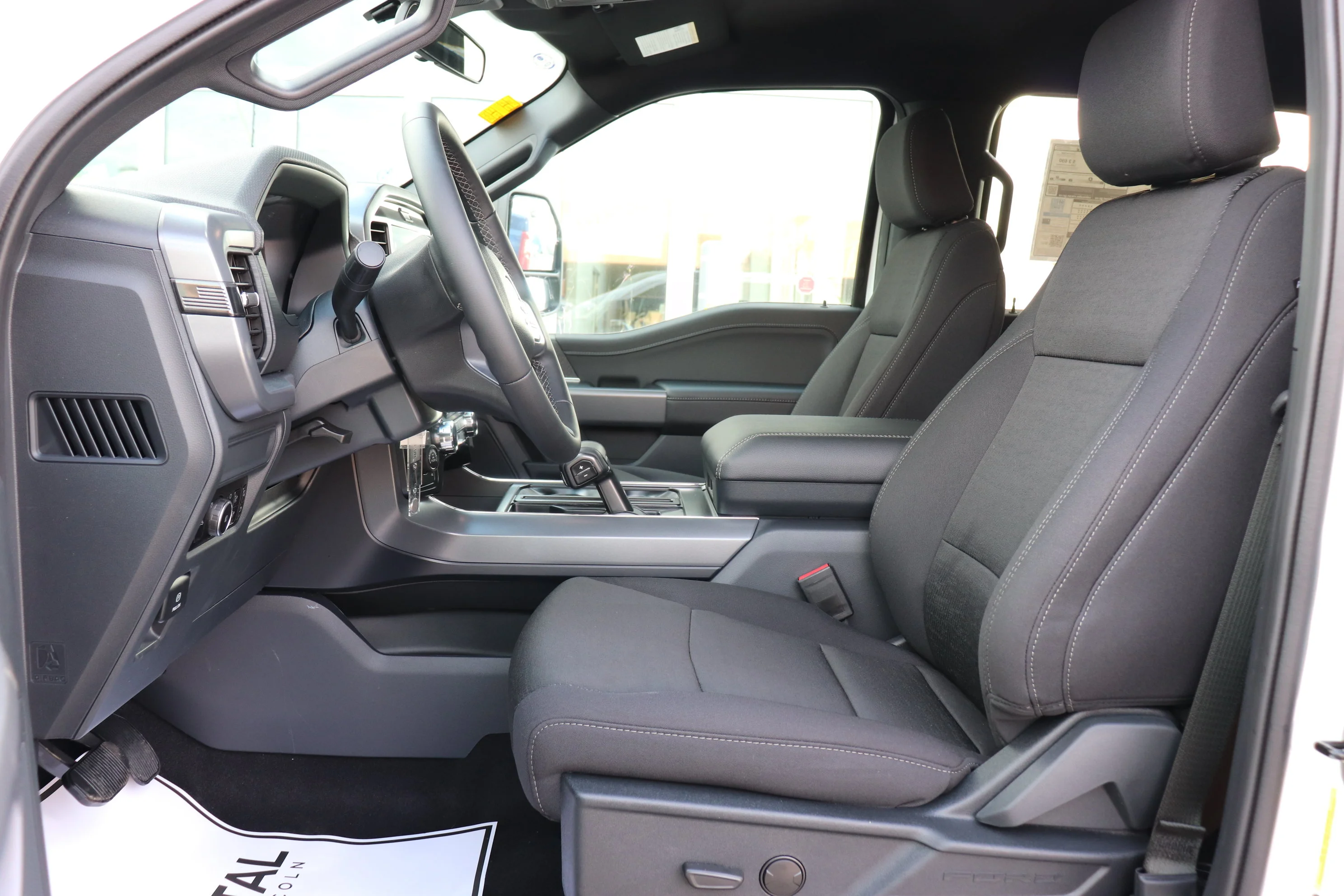 New 2026 OXFORD WHITE Ford XLT image 9