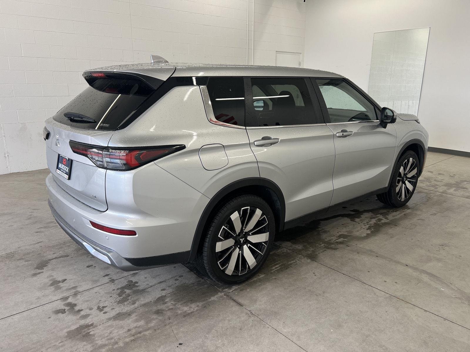 2025 Mitsubishi Outlander SE - Photo 4