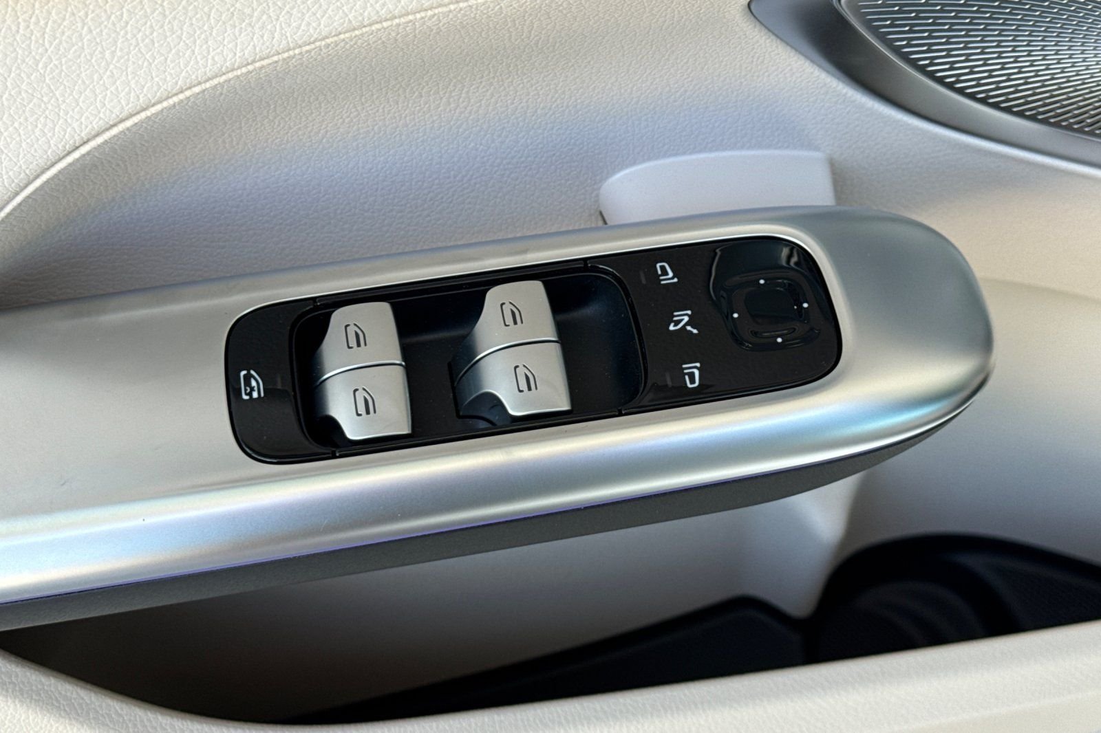 New 2026 Polar White Mercedes-Benz C 300 image 26