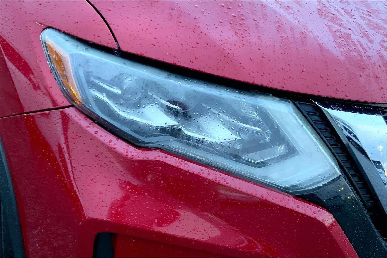 Used 2017 Palatial Ruby Nissan SL image 24