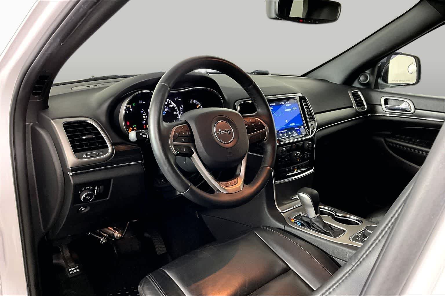 Used 2019 Bright White Clearcoat Jeep Limited image 17