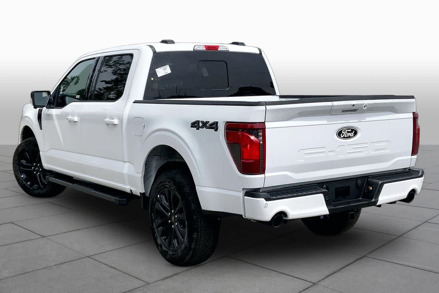New 2026 Oxford White Ford XLT image 3
