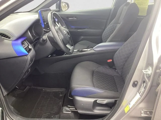 Used 2020 Silver Toyota XLE image 9