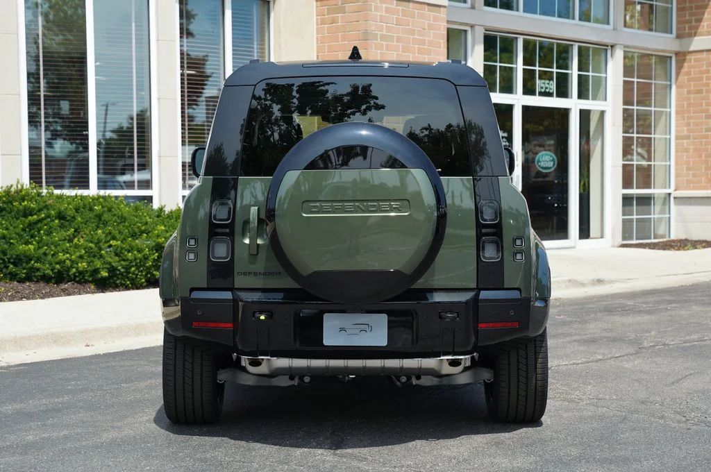 New 2026 Woolstone Green Land Rover X-Dynamic SE image 5