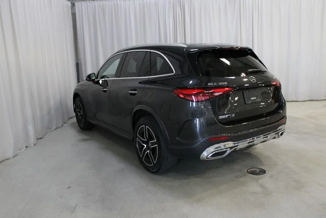 Used 2023  Mercedes-Benz GLC 300 image 28