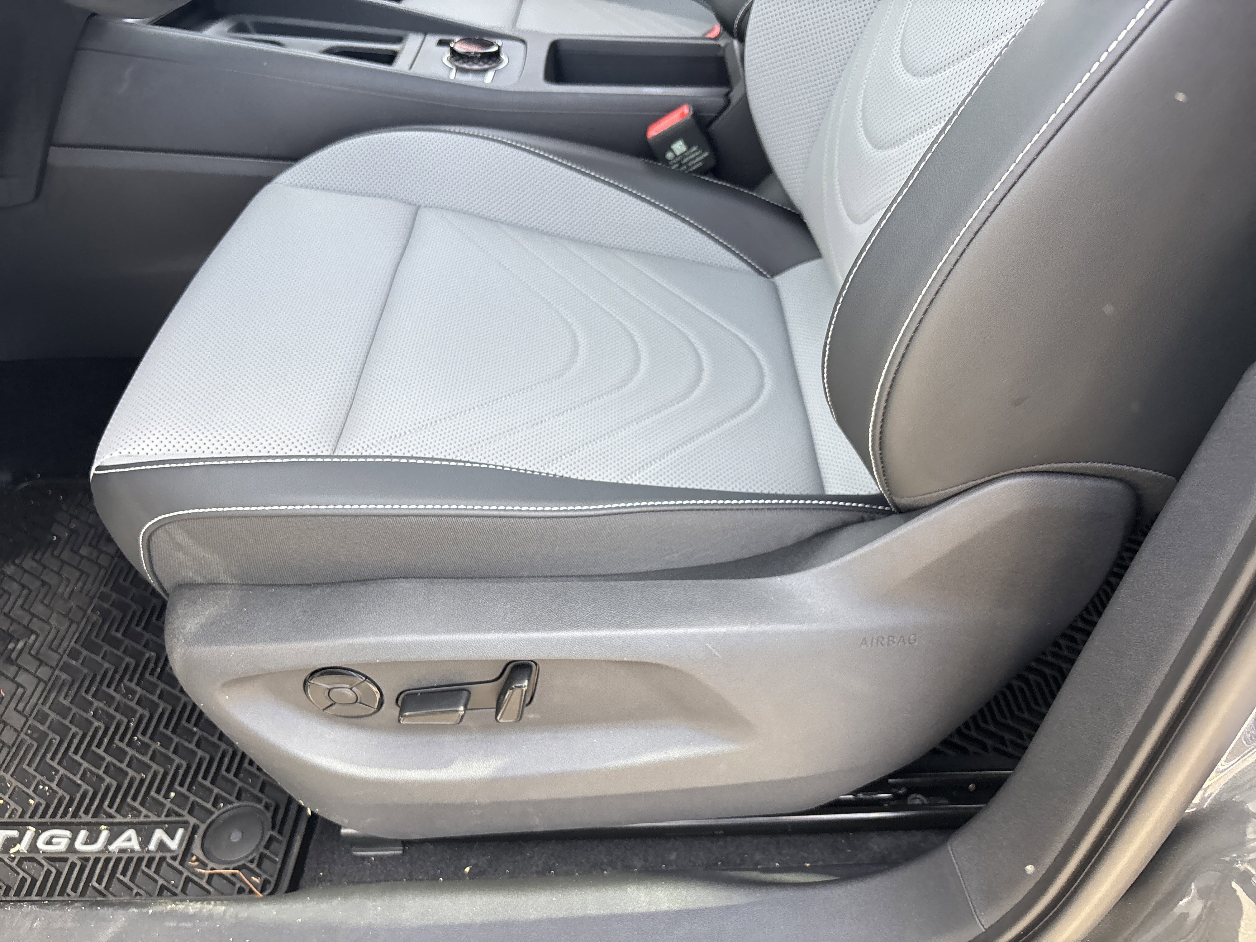 New 2026 Platinum Gray Metallic Volkswagen SE R-Line Black image 16