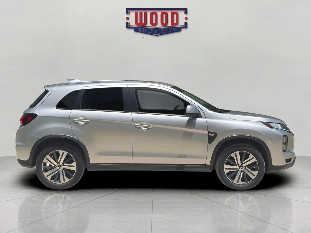 Used 2024 Silver Mitsubishi 2.0 ES image 2