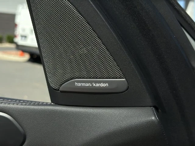 Used 2025  BMW xDrive40i image 32