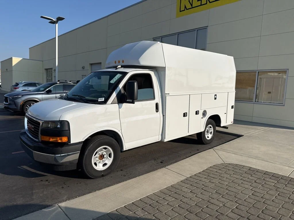 New 2024 Summit White GMC 1WT image 2